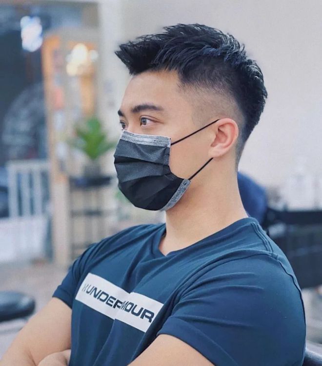 乐鱼最新版本下载,2023秋最潮流的男生发型来了!干净利落剪完就是帅气
