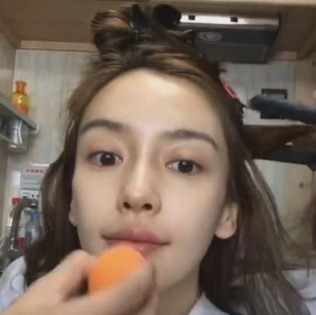 leyucom乐鱼官网,杨颖素颜拍化妆全过程当看到她化完之后的样子变化到底有多大
